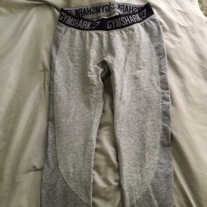 Gym shark leggings